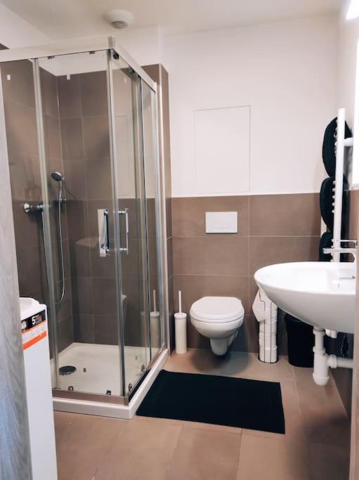Apartmán Airport For Two, Free Parking, Airport View