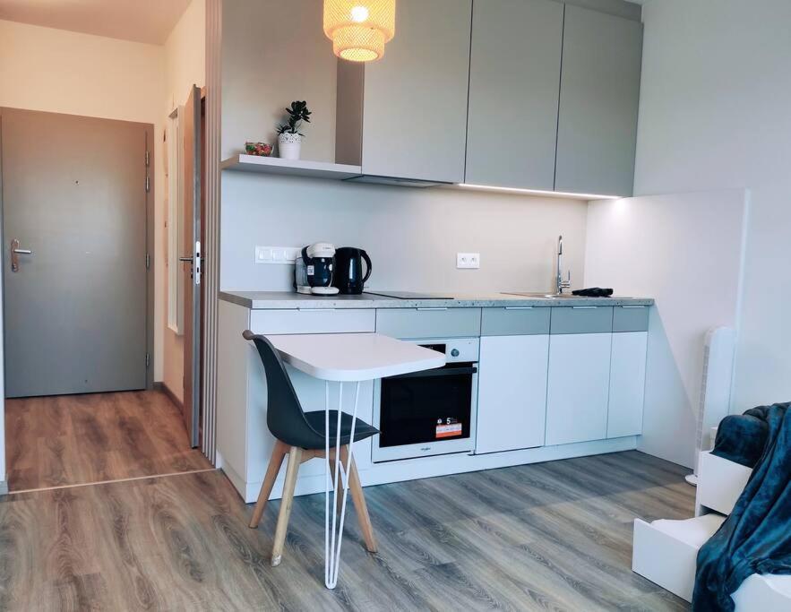 Airport For Two, Free Parking, Airport View Apartmán *